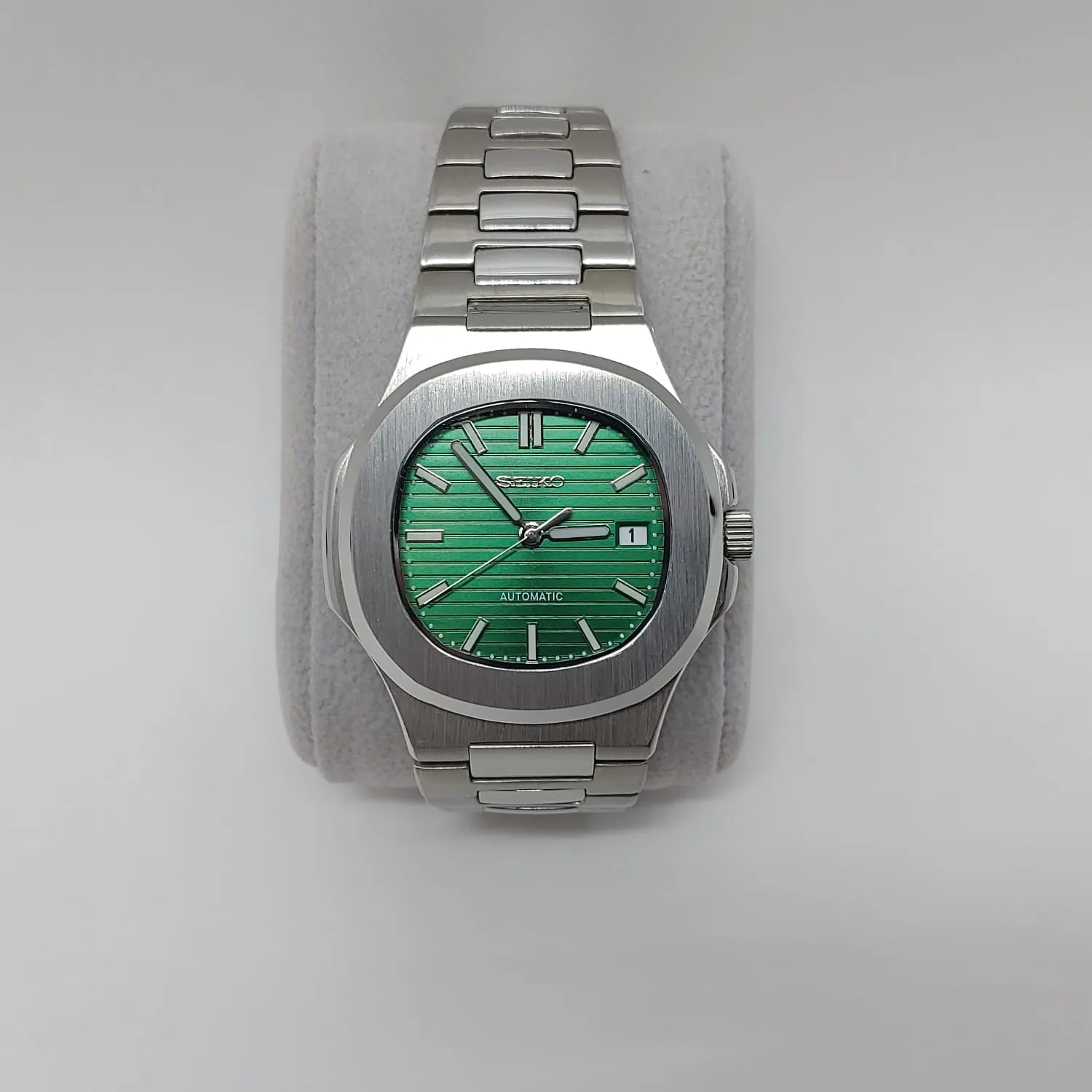 Seiko NH35 Nautilus 40mm Green Dial Watch Stylish & Reliable
