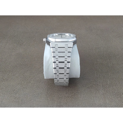 Seiko NH35 Frosted Royal Oak watch with 41mm white dial and stainless steel bracelet.