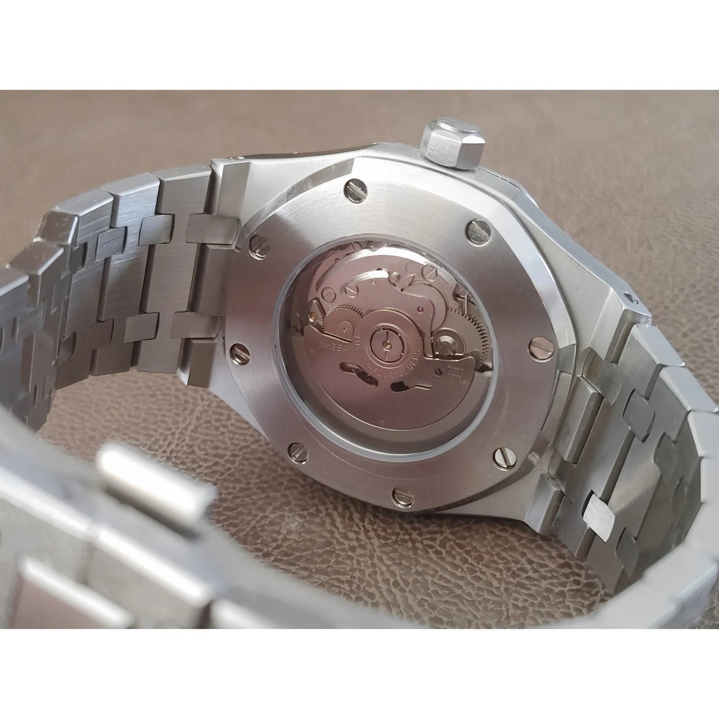 Seiko NH35 Frosted Royal Oak 41 mm, esfera blanca: un reloj elegante