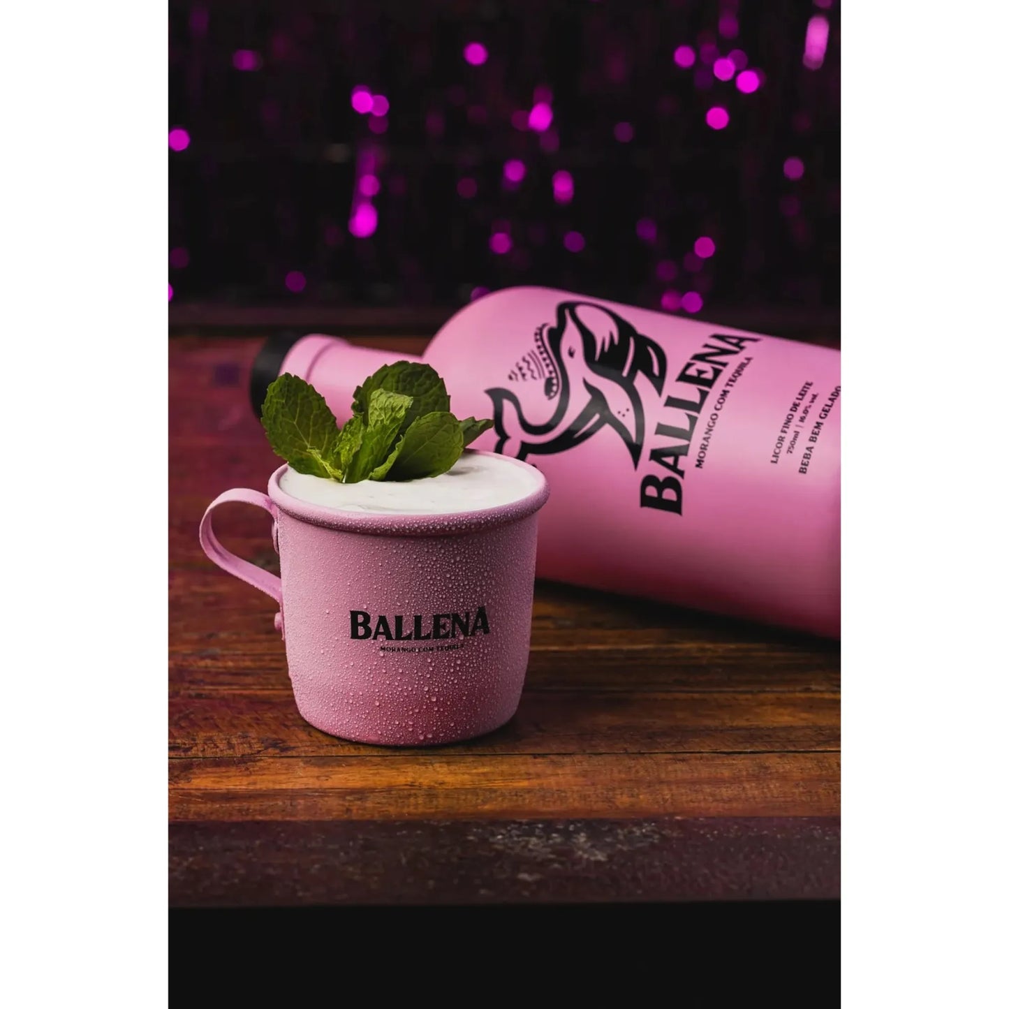 Licor de Crema de Fresa Ballena con Tequila 750 ml 16% vol. (ABV 16%)