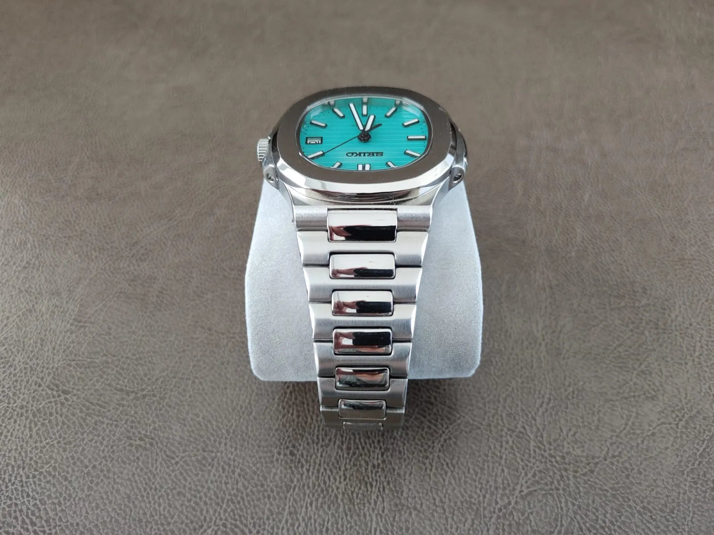 Seiko NH35 luxury watch with 40mm stainless steel case and bracelet, Tiffany green dial, luminous hands, and date window.