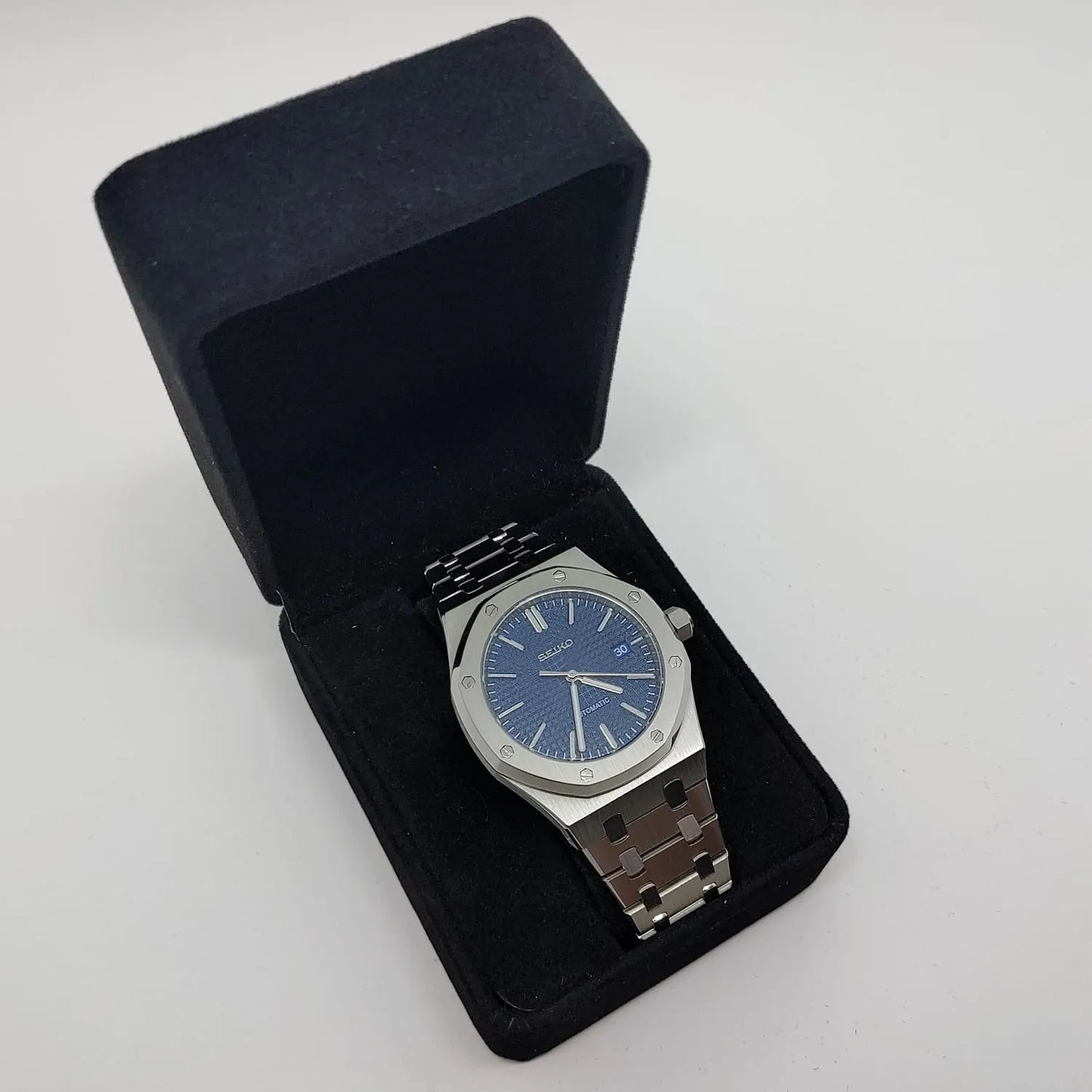 Seiko Royal Oak style watch with 41mm navy blue dial and stainless steel bracelet in black velvet box.